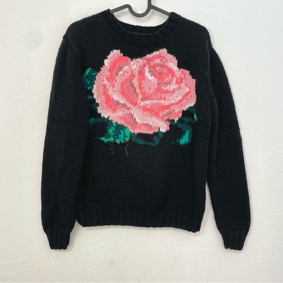 Vintage- black hand knit pink rose sweater- s/m - Picture 10 of 15